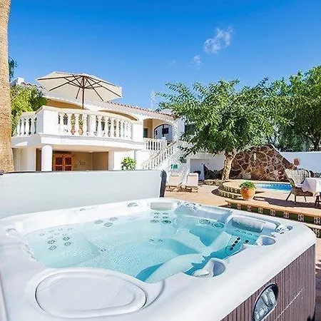 With Private Pool, Jacuzzi & 360° Sea Views 빌라